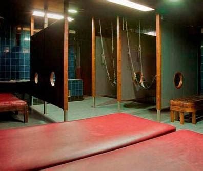 sauna gay condal|8 locales con cuarto OSCURO en Barcelona .